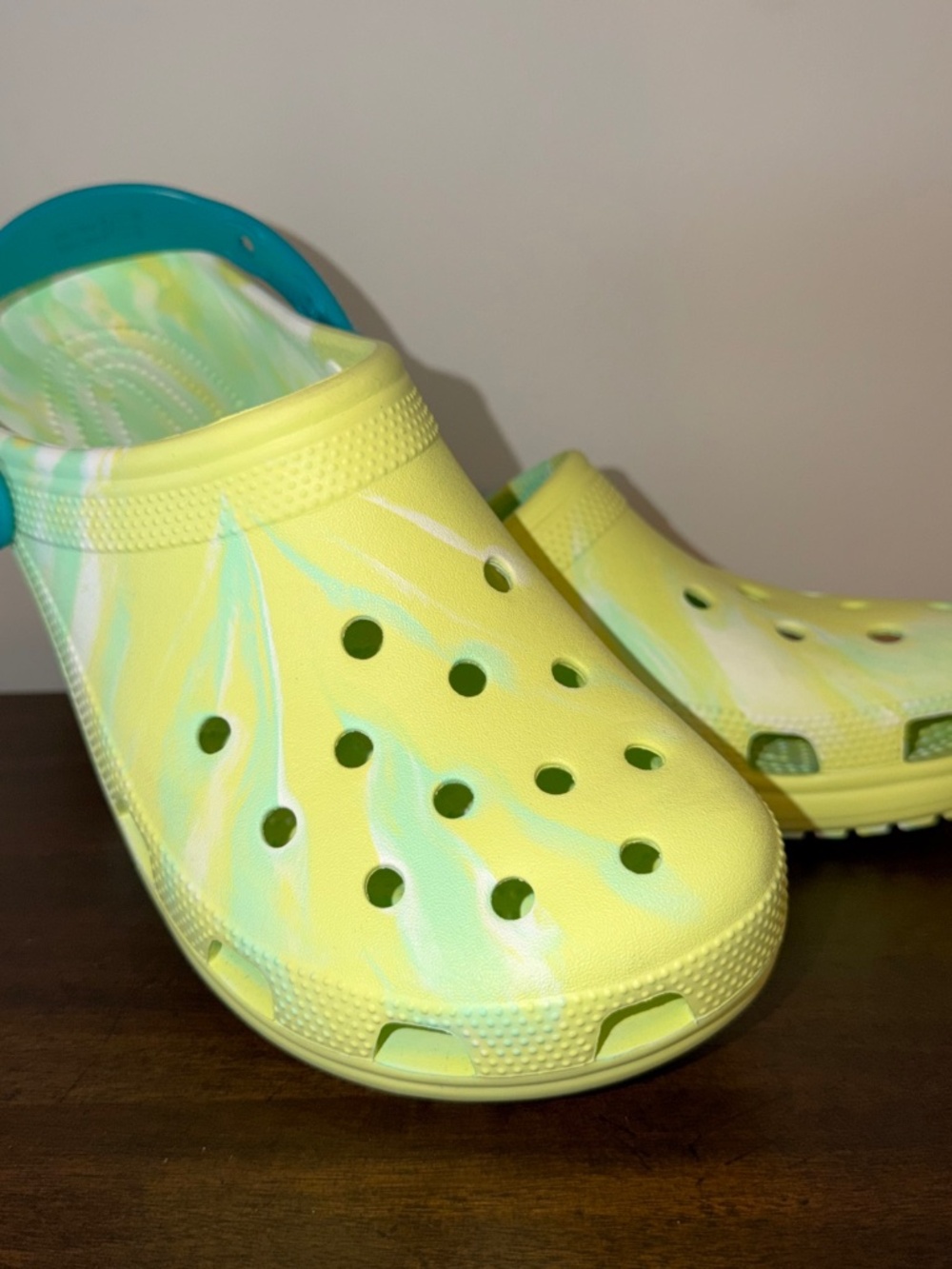 Crocs x Margaritaville Classic Clog Men’s Size 10 Women’s 12 Tie Dye Green